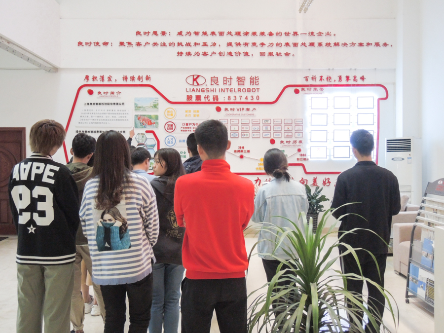 人生就是博-尊龙凯时快讯|胡杨大学师生一行来访人生就是博-尊龙凯时参观交流