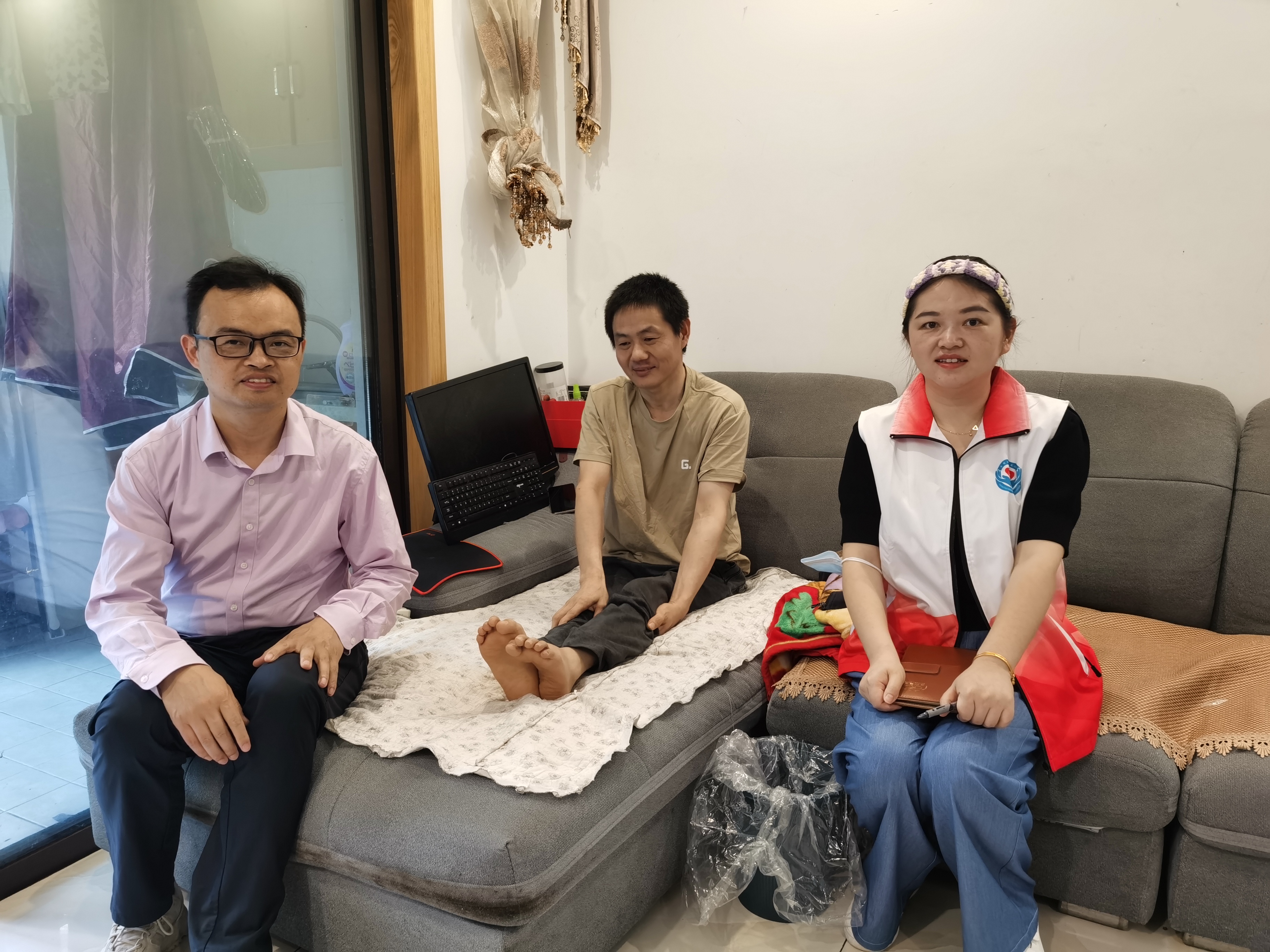 用爱温暖人心-上海凌铿慈善基金会向戴先生家庭提供援助
